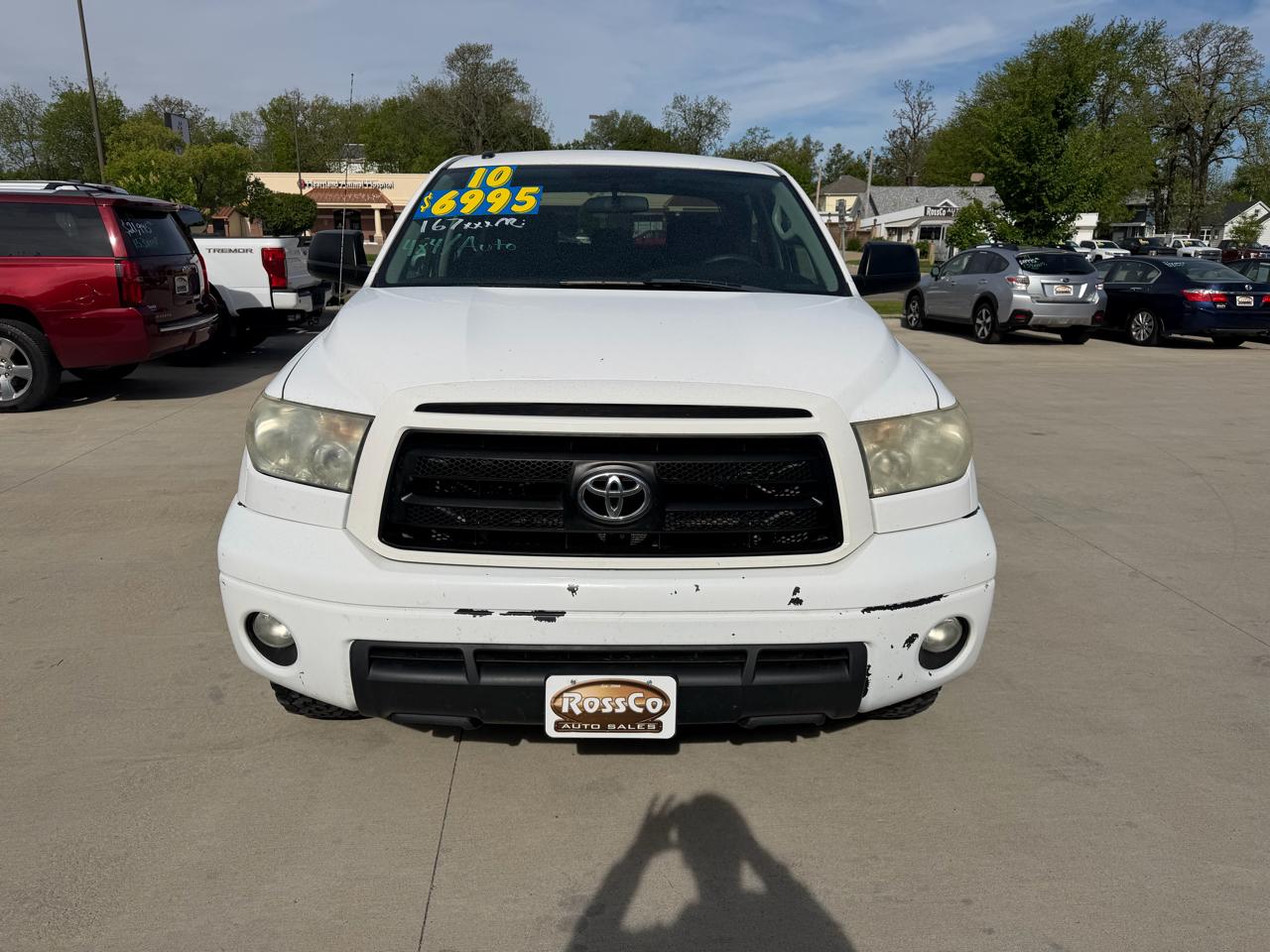 Toyota Tundra 4WD Truck CrewMax 5.7L FFV V8 6-Spd AT (Natl) 2010