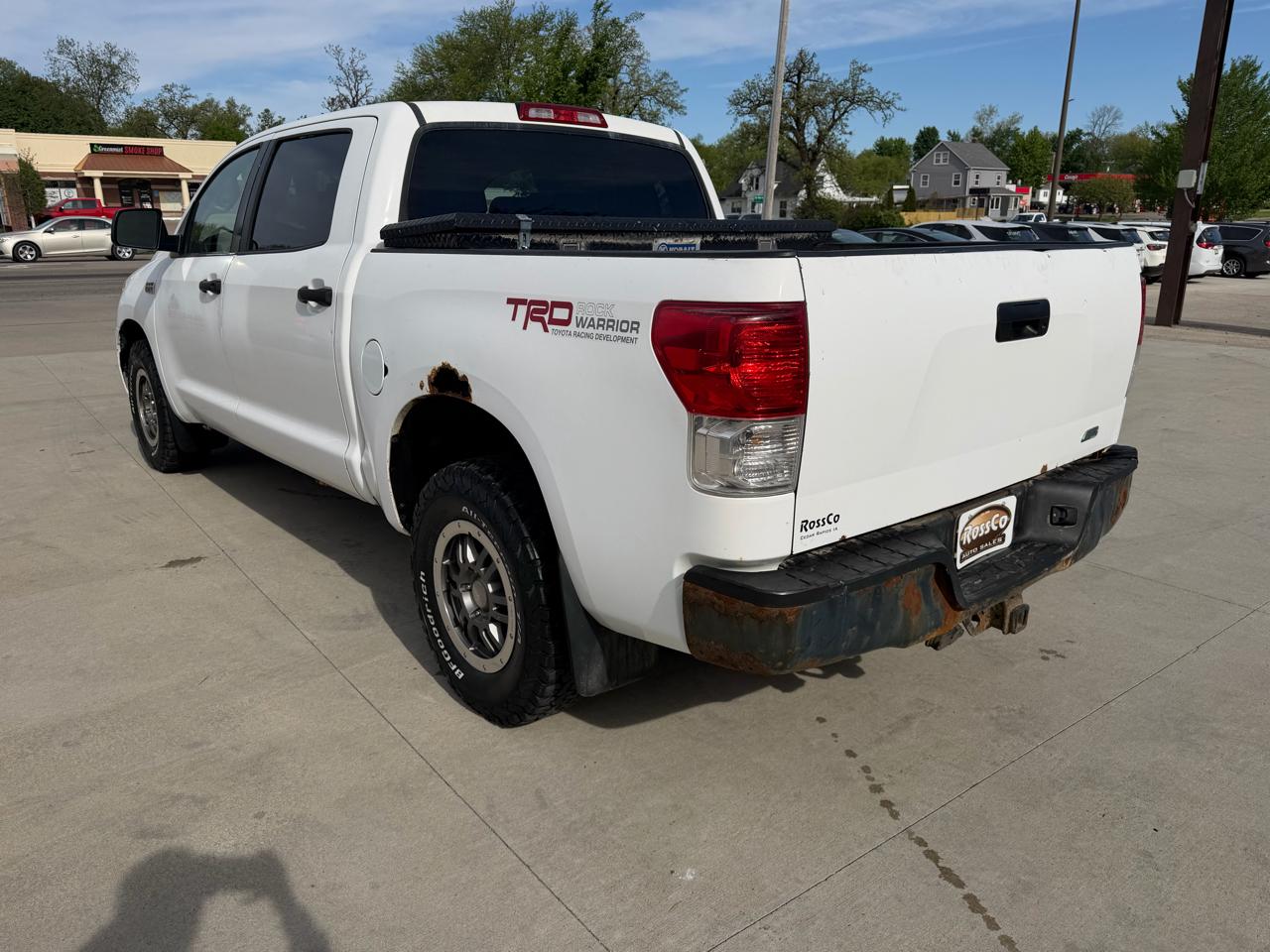 Toyota Tundra 4WD Truck CrewMax 5.7L FFV V8 6-Spd AT (Natl) 2010