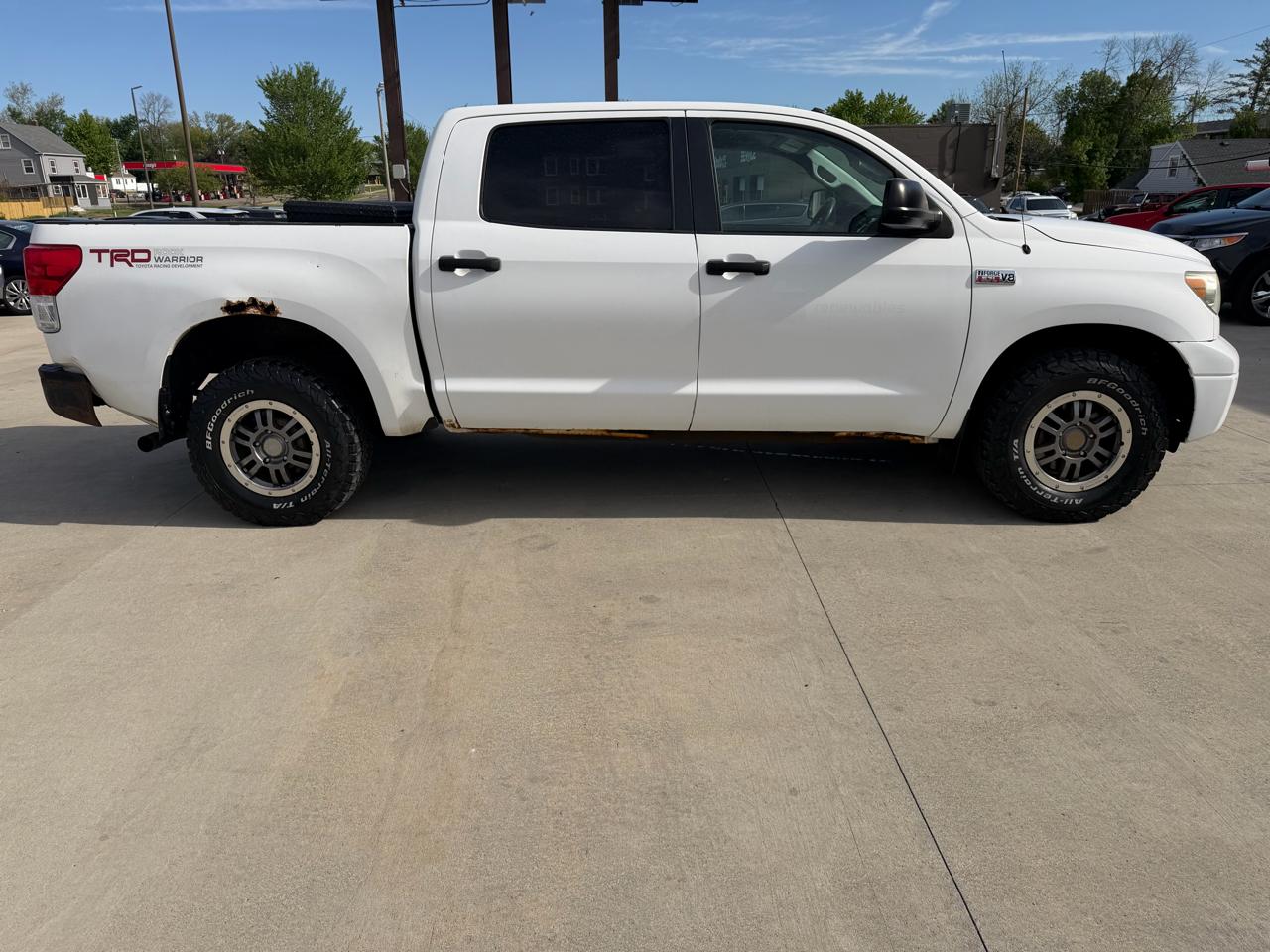 Toyota Tundra 4WD Truck CrewMax 5.7L FFV V8 6-Spd AT (Natl) 2010