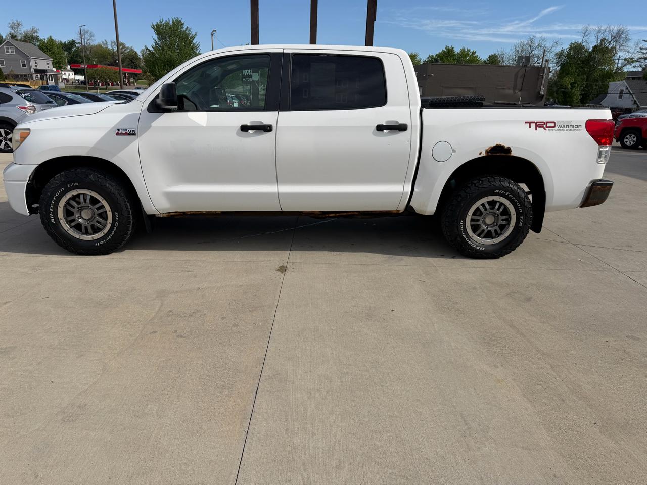 Toyota Tundra 4WD Truck CrewMax 5.7L FFV V8 6-Spd AT (Natl) 2010