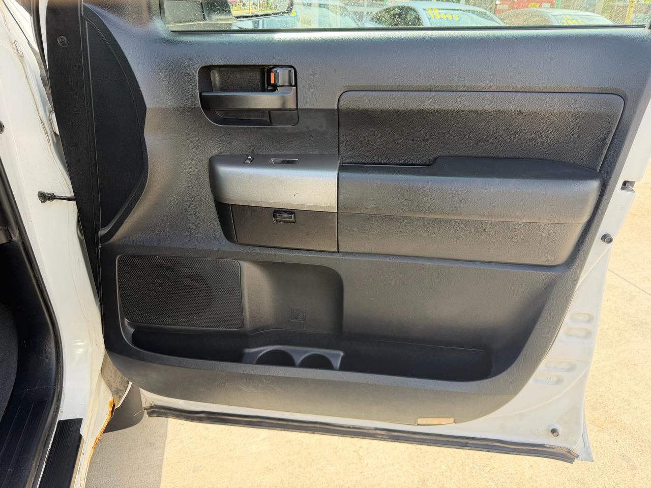 Toyota Tundra 4WD Truck CrewMax 5.7L FFV V8 6-Spd AT (Natl) 2010