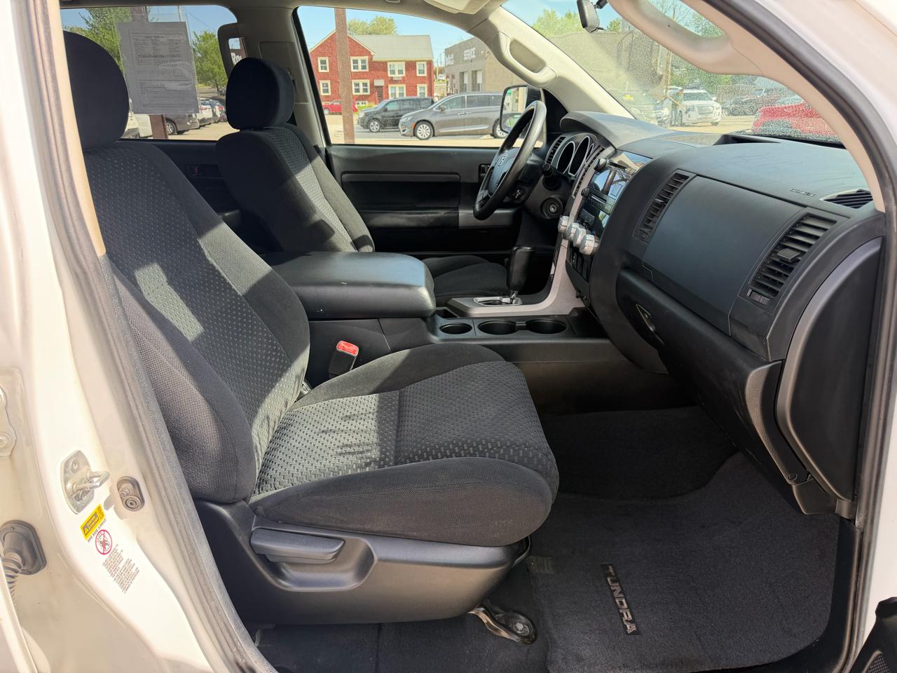 Toyota Tundra 4WD Truck CrewMax 5.7L FFV V8 6-Spd AT (Natl) 2010