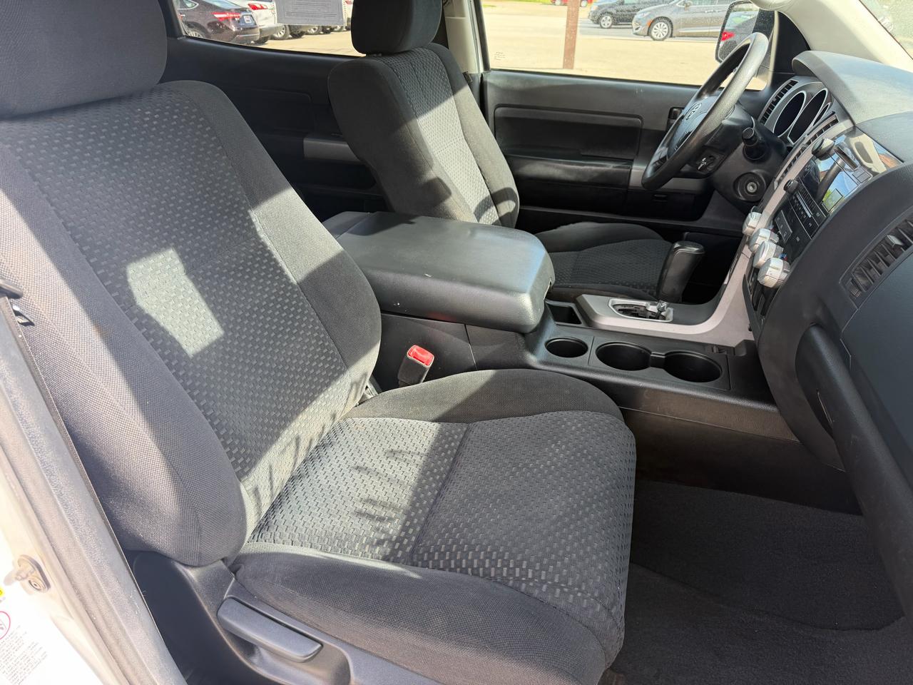 Toyota Tundra 4WD Truck CrewMax 5.7L FFV V8 6-Spd AT (Natl) 2010