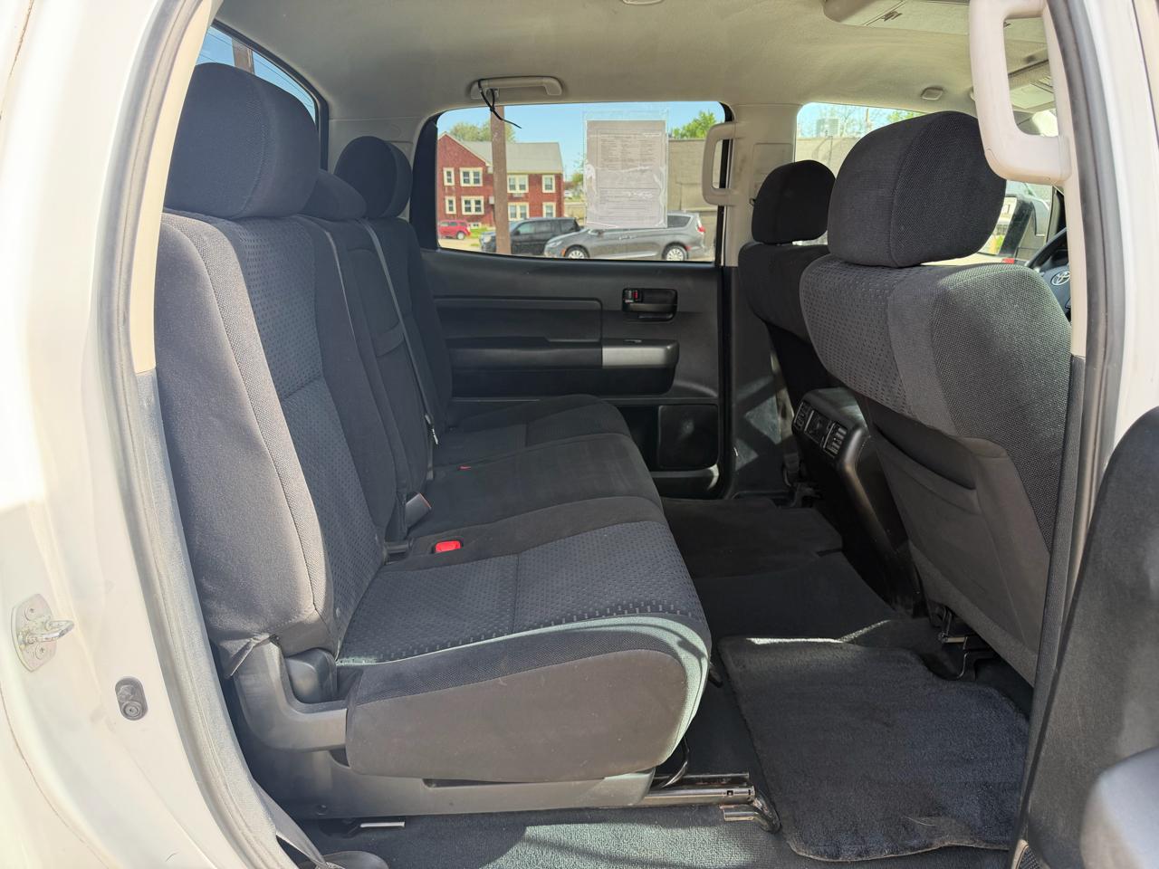 Toyota Tundra 4WD Truck CrewMax 5.7L FFV V8 6-Spd AT (Natl) 2010