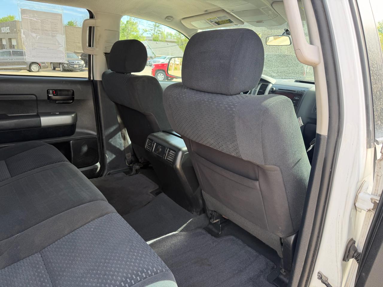 Toyota Tundra 4WD Truck CrewMax 5.7L FFV V8 6-Spd AT (Natl) 2010