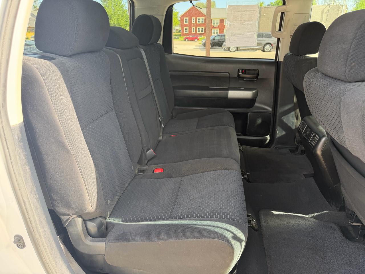 Toyota Tundra 4WD Truck CrewMax 5.7L FFV V8 6-Spd AT (Natl) 2010