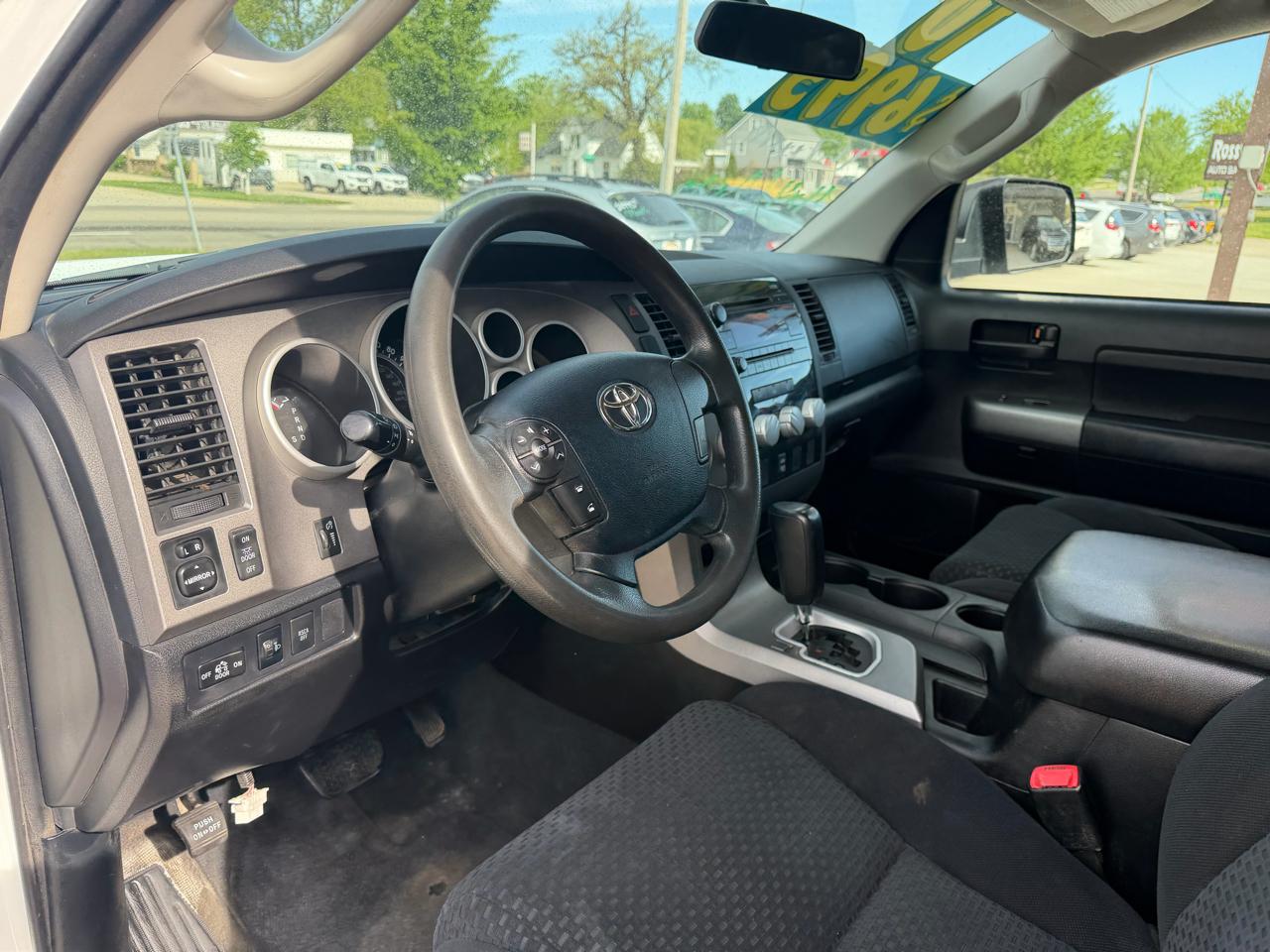 Toyota Tundra 4WD Truck CrewMax 5.7L FFV V8 6-Spd AT (Natl) 2010