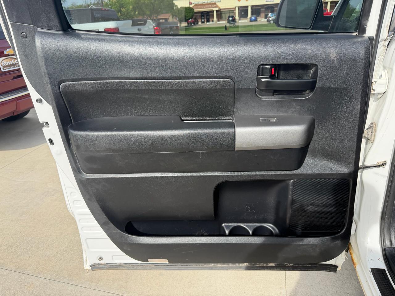 Toyota Tundra 4WD Truck CrewMax 5.7L FFV V8 6-Spd AT (Natl) 2010