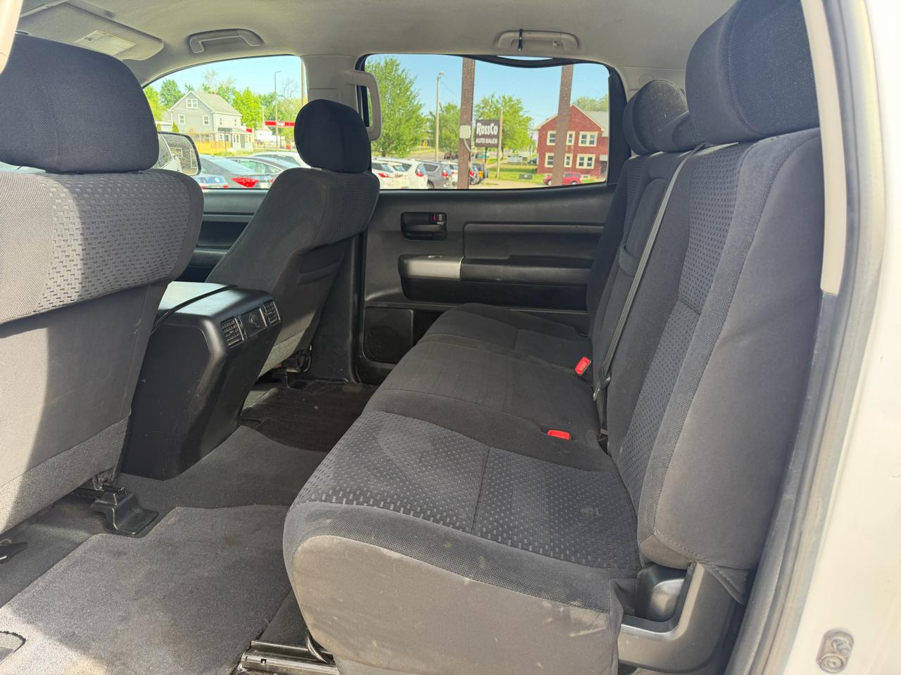 Toyota Tundra 4WD Truck CrewMax 5.7L FFV V8 6-Spd AT (Natl) 2010