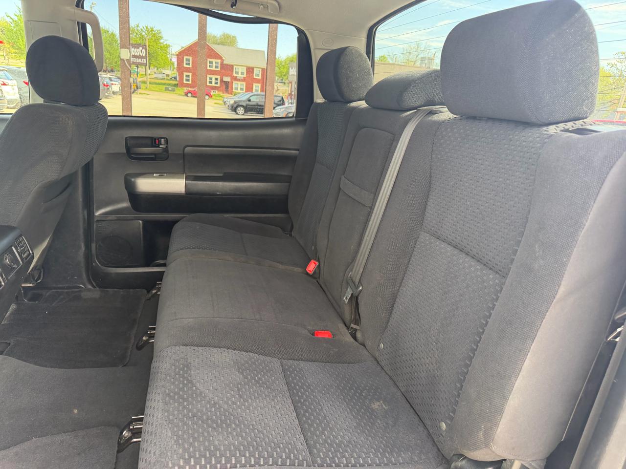 Toyota Tundra 4WD Truck CrewMax 5.7L FFV V8 6-Spd AT (Natl) 2010