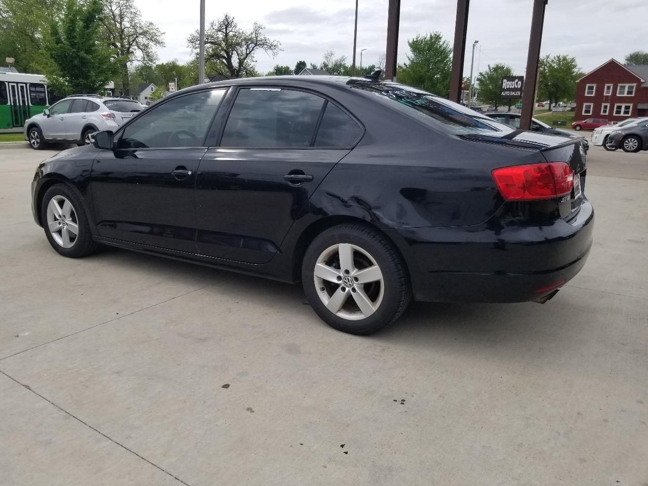 Volkswagen Jetta Sedan 4dr DSG TDI 2012