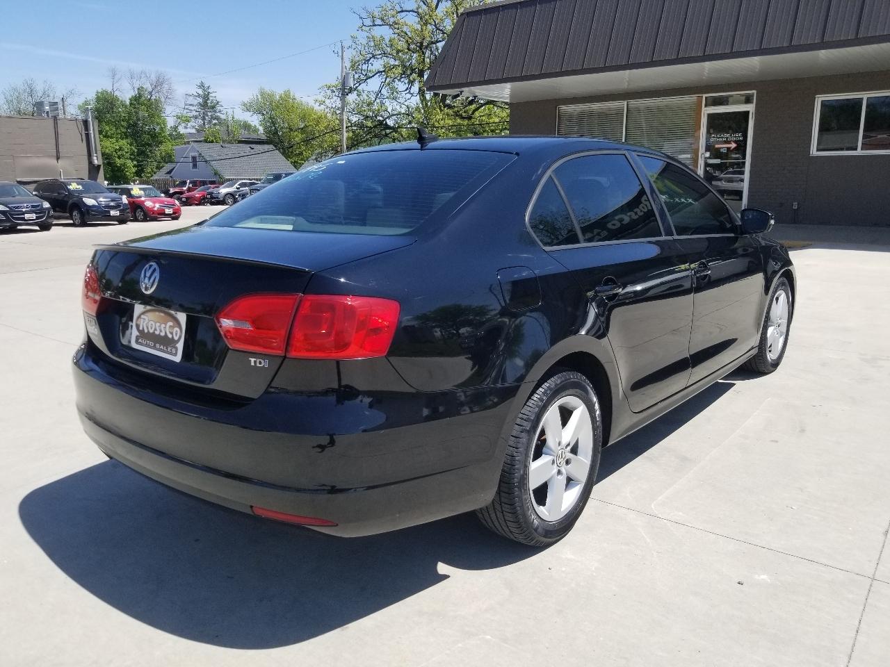 Volkswagen Jetta Sedan 4dr DSG TDI 2012