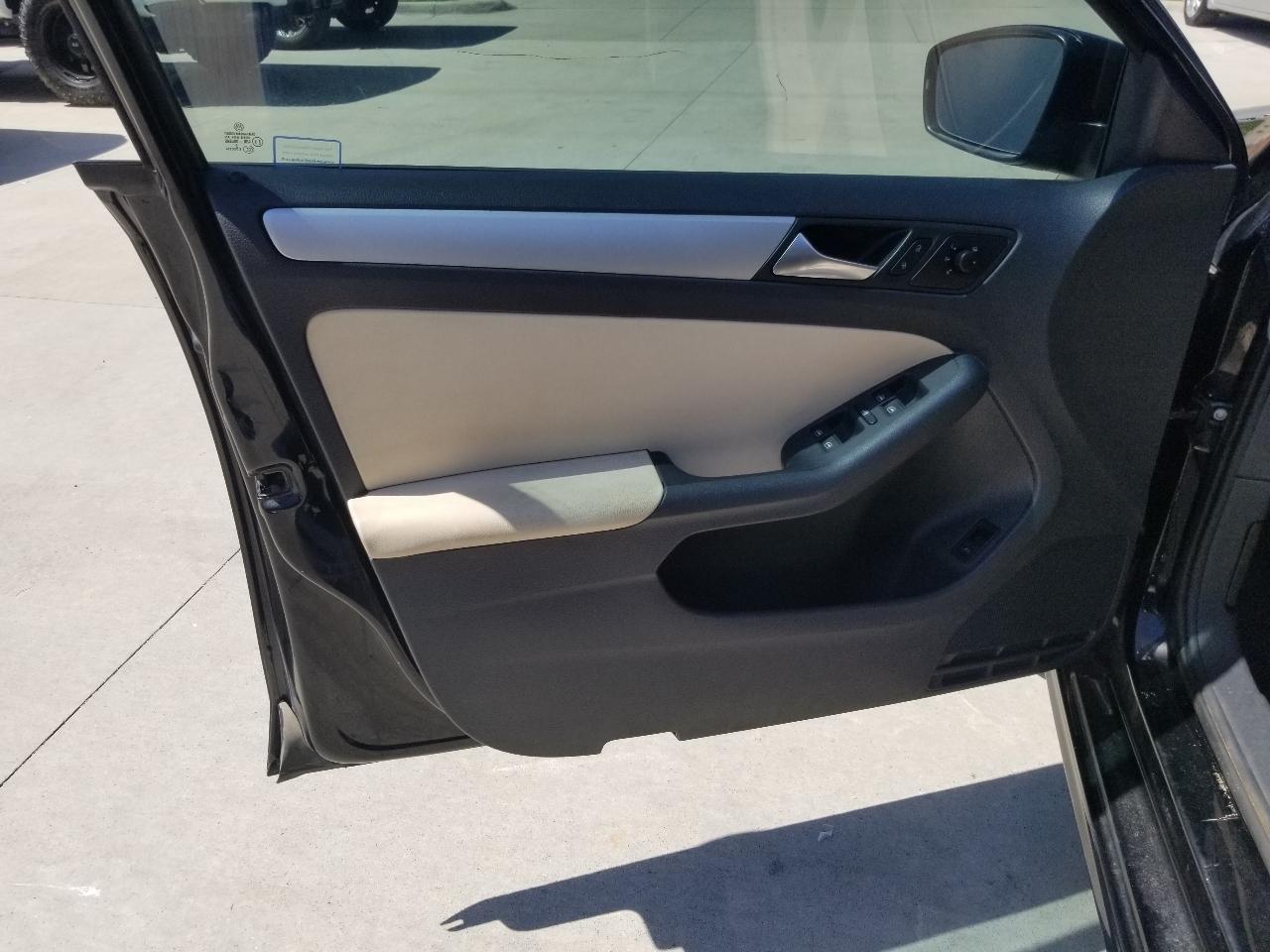 Volkswagen Jetta Sedan 4dr DSG TDI 2012
