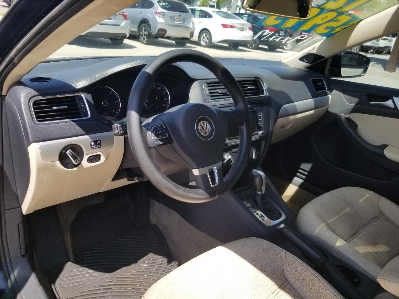 Volkswagen Jetta Sedan 4dr DSG TDI 2012