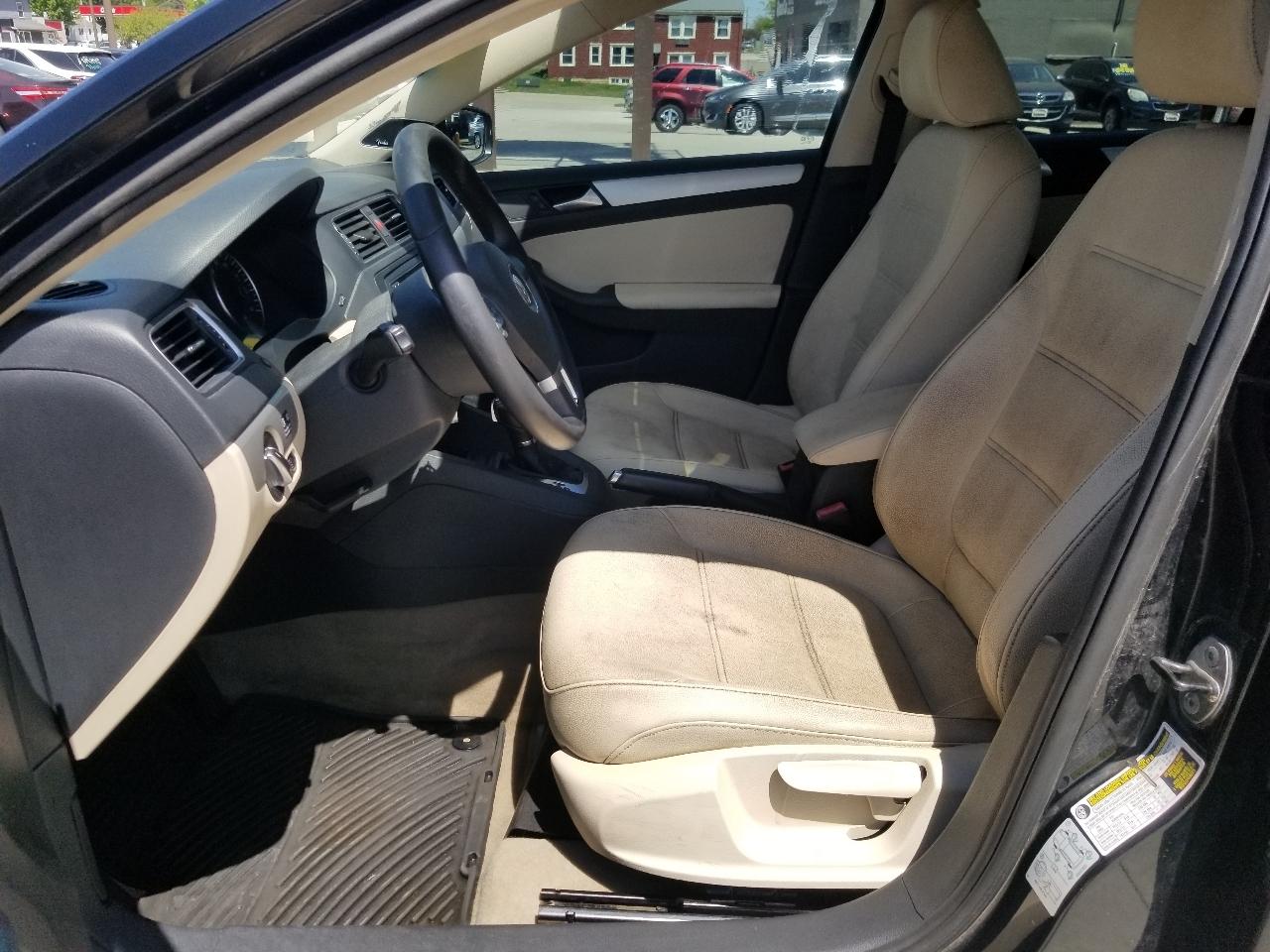 Volkswagen Jetta Sedan 4dr DSG TDI 2012