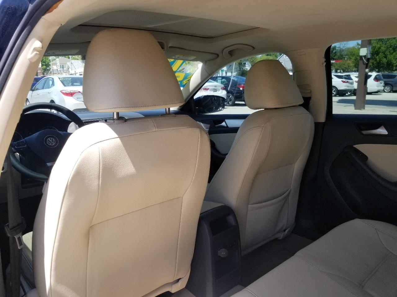 Volkswagen Jetta Sedan 4dr DSG TDI 2012