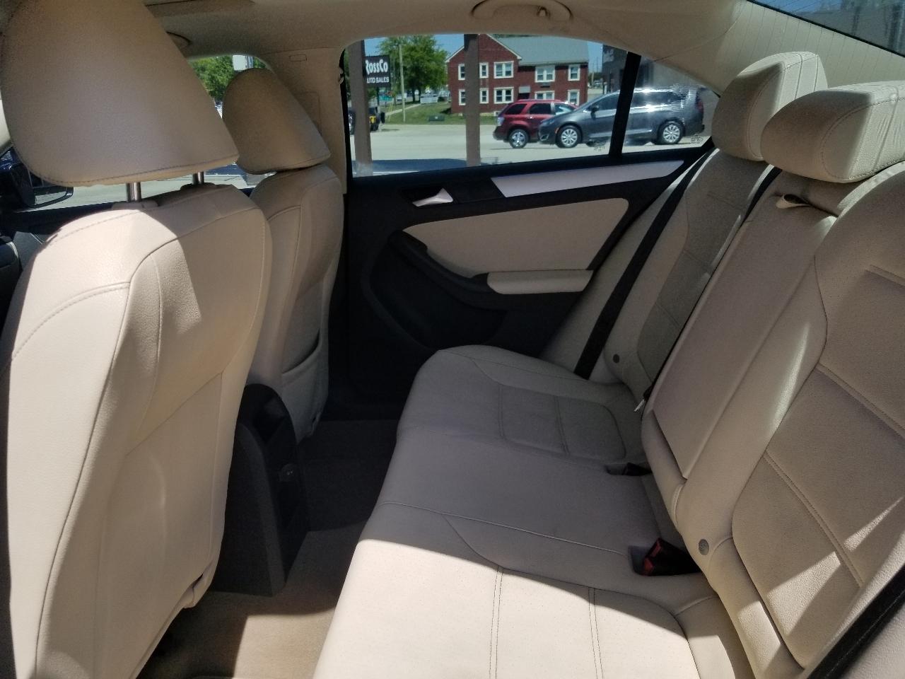 Volkswagen Jetta Sedan 4dr DSG TDI 2012