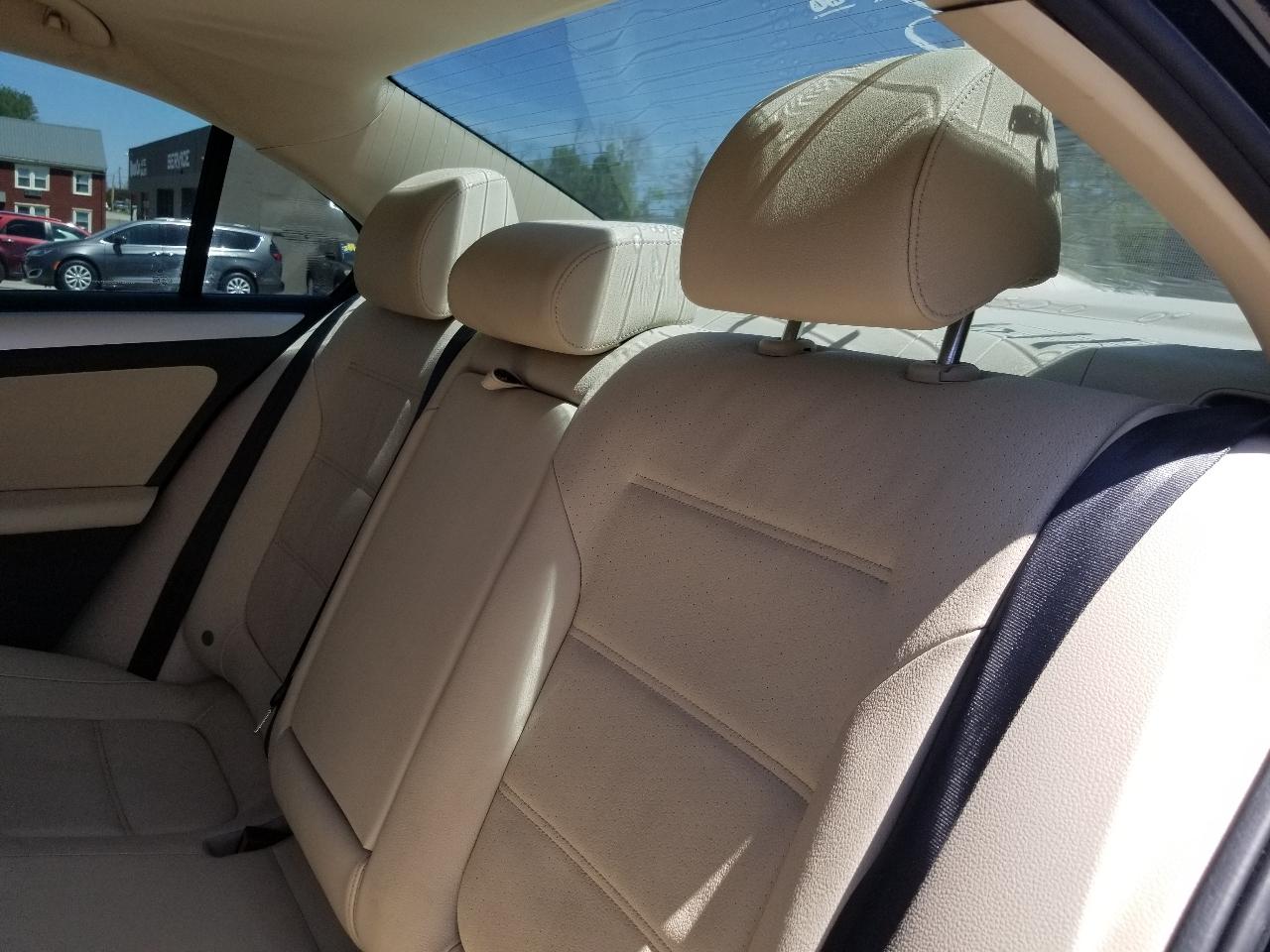 Volkswagen Jetta Sedan 4dr DSG TDI 2012