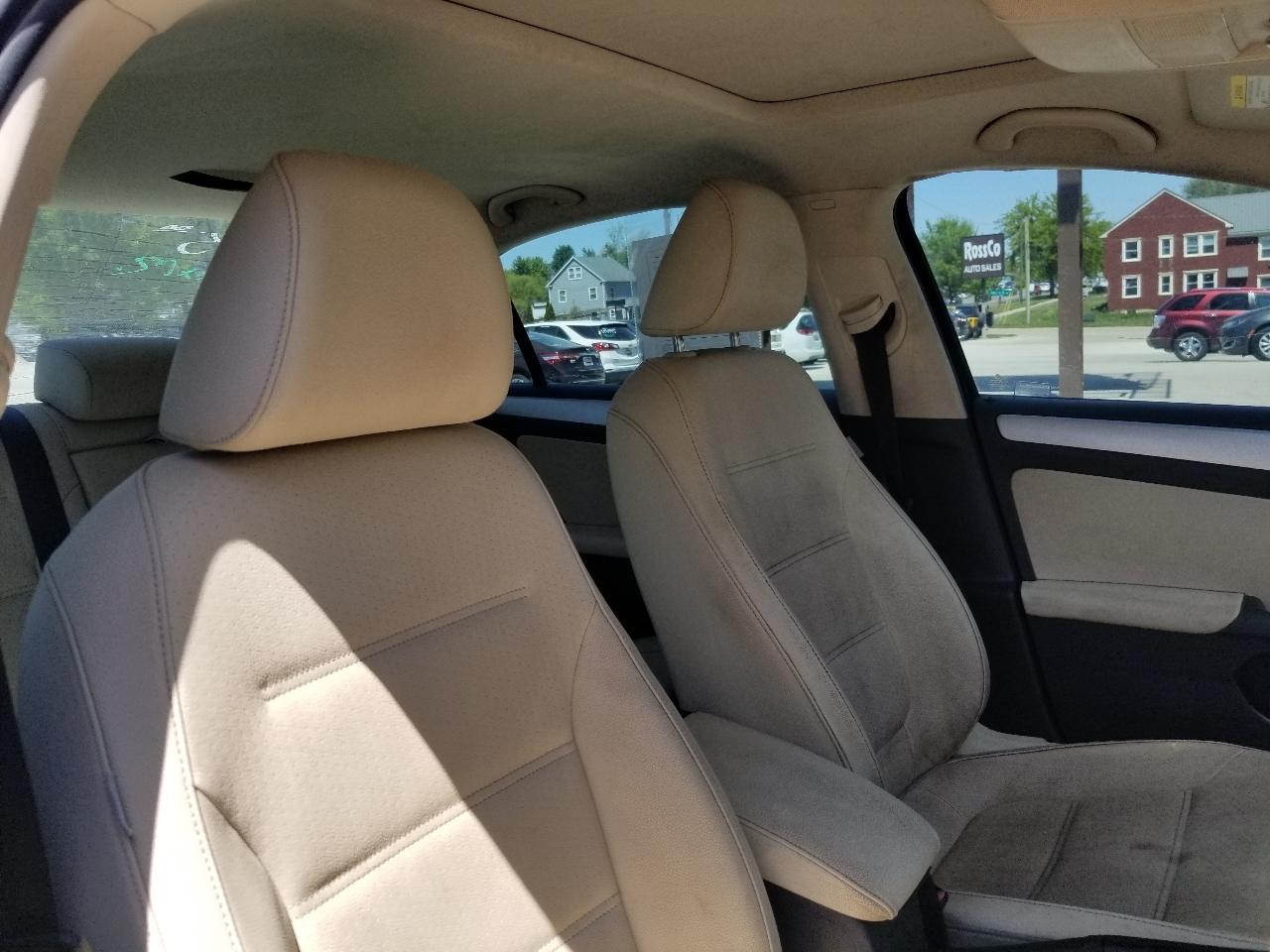 Volkswagen Jetta Sedan 4dr DSG TDI 2012