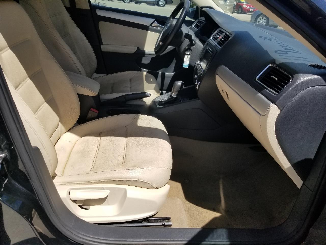 Volkswagen Jetta Sedan 4dr DSG TDI 2012