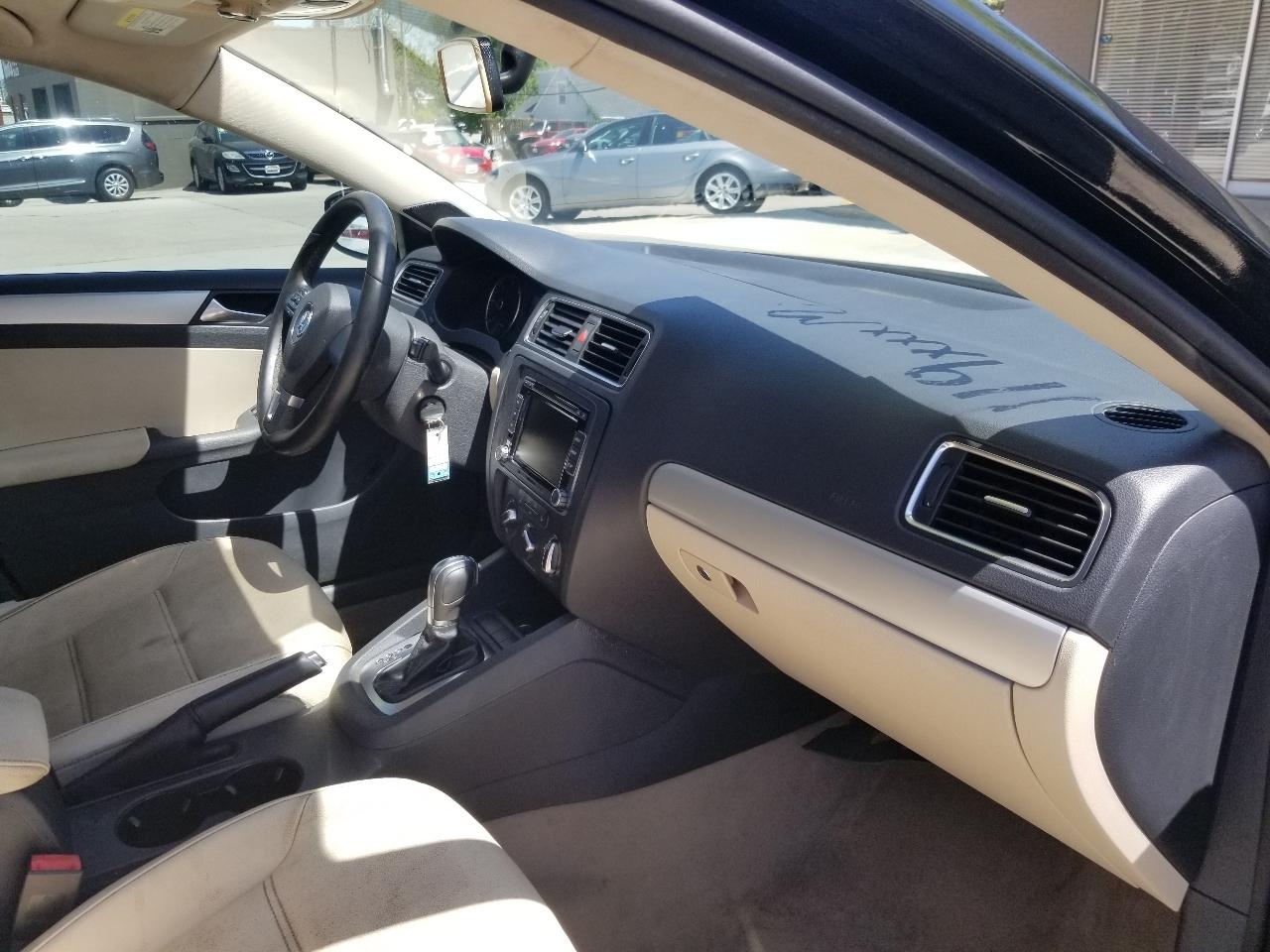 Volkswagen Jetta Sedan 4dr DSG TDI 2012