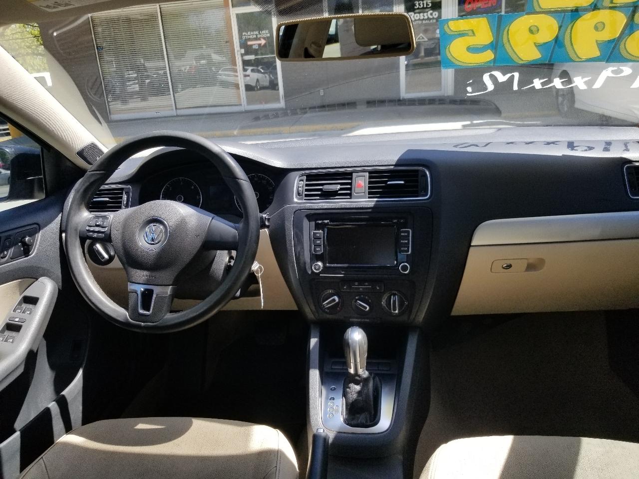 Volkswagen Jetta Sedan 4dr DSG TDI 2012