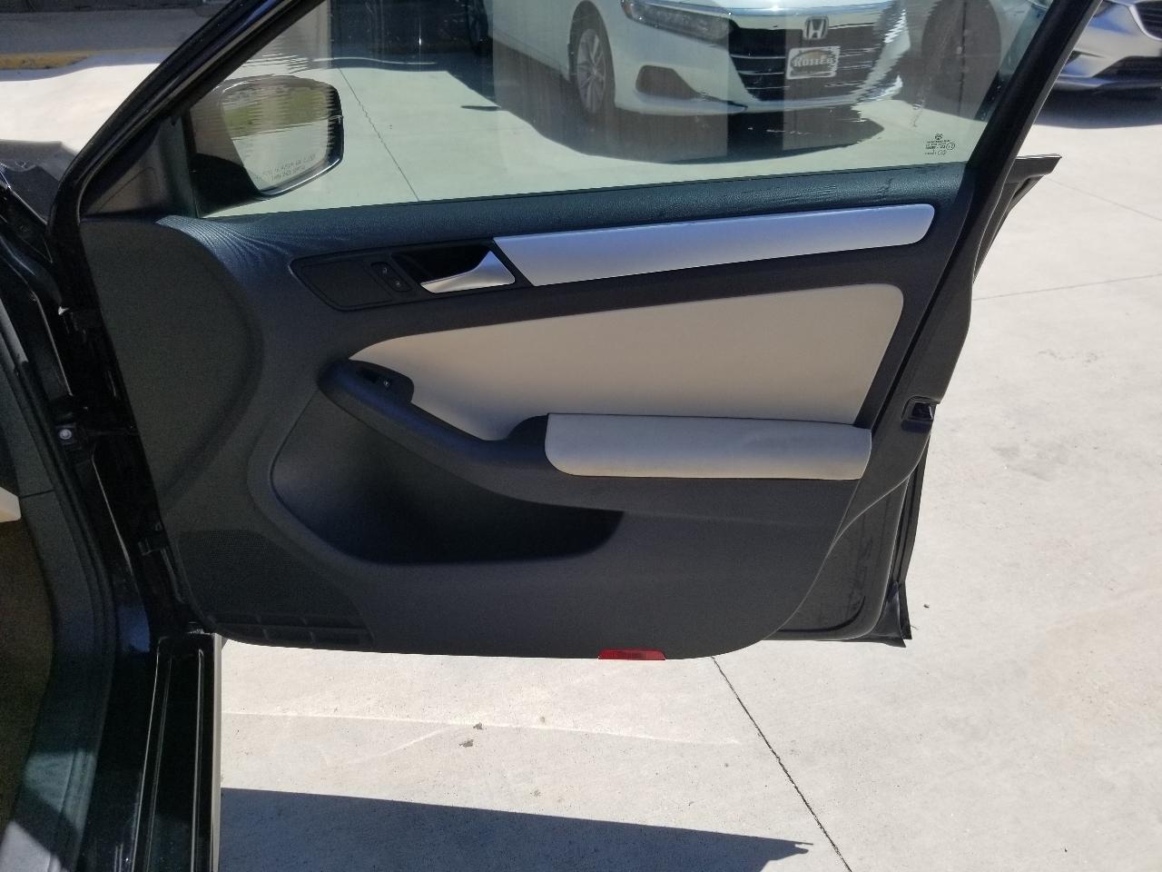Volkswagen Jetta Sedan 4dr DSG TDI 2012