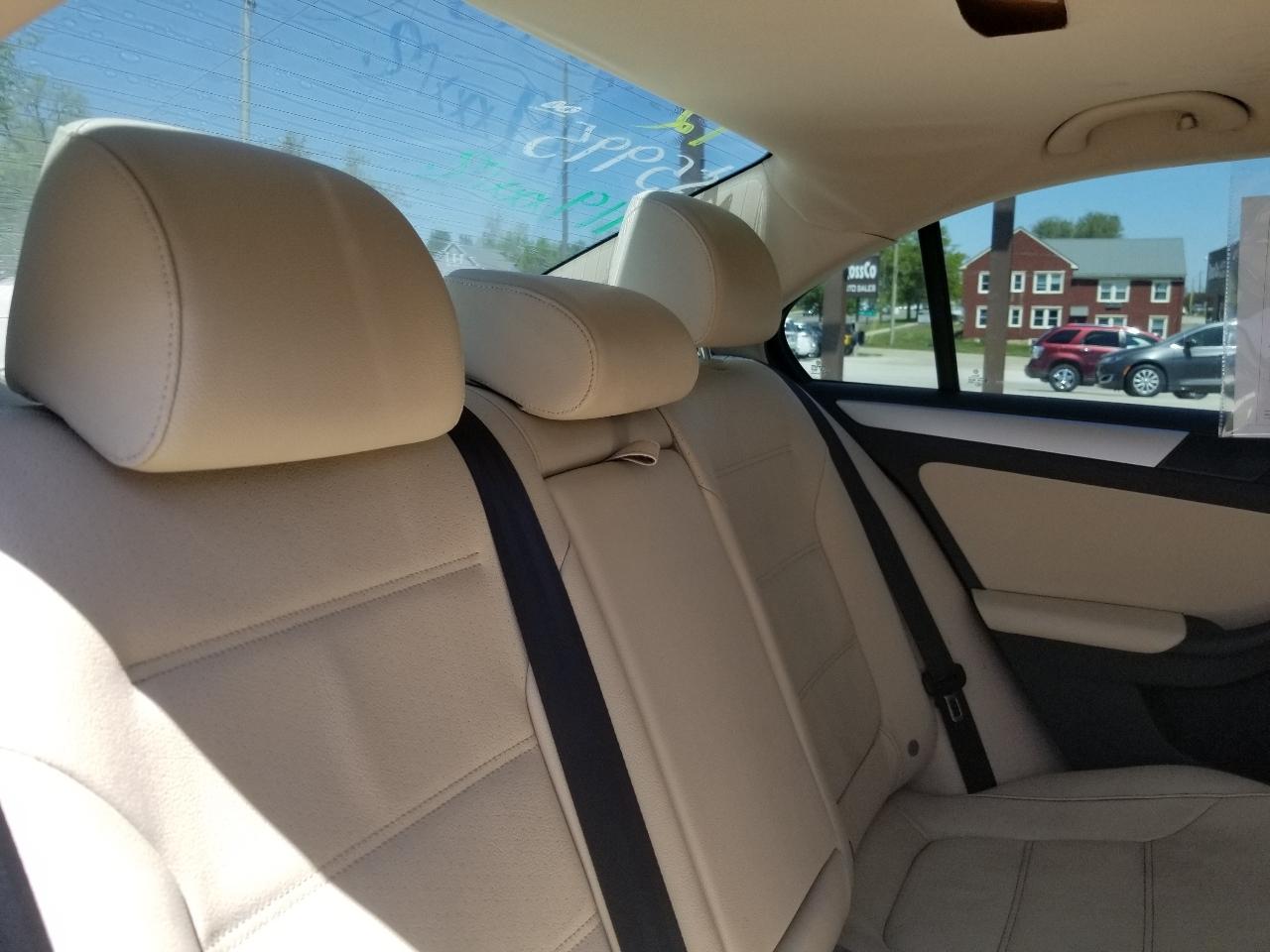 Volkswagen Jetta Sedan 4dr DSG TDI 2012