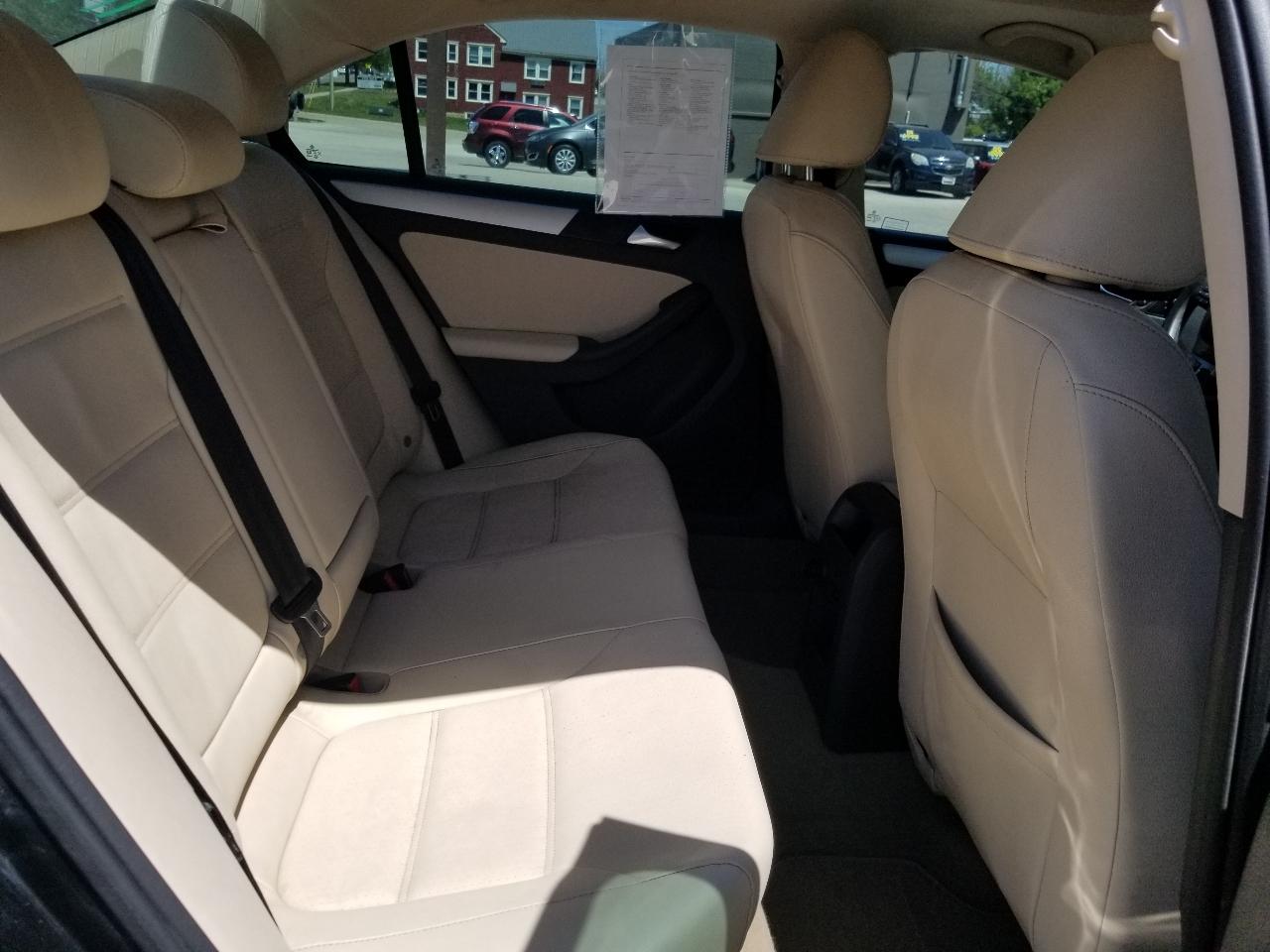 Volkswagen Jetta Sedan 4dr DSG TDI 2012