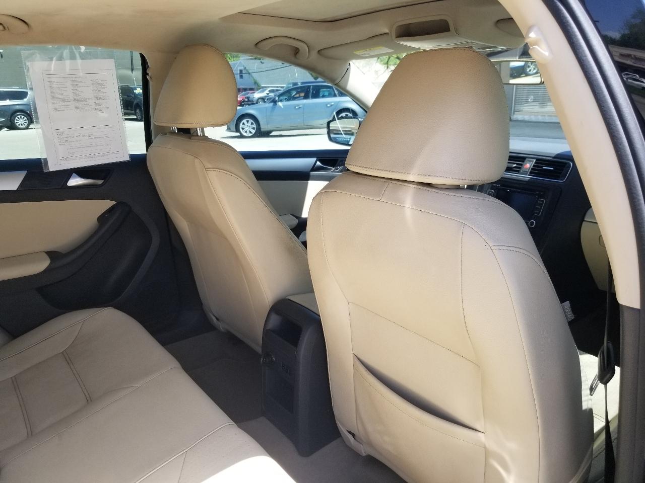 Volkswagen Jetta Sedan 4dr DSG TDI 2012