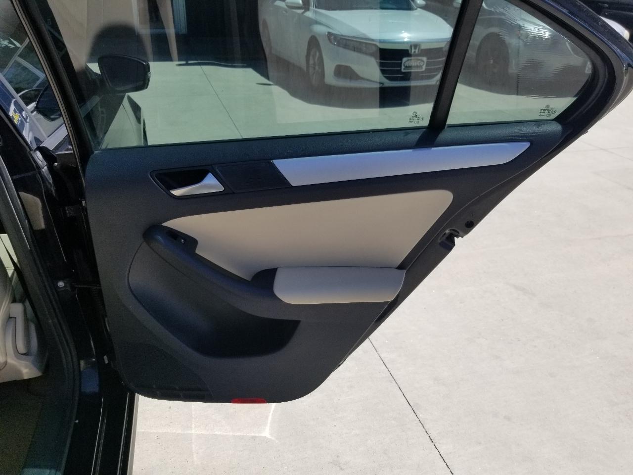 Volkswagen Jetta Sedan 4dr DSG TDI 2012