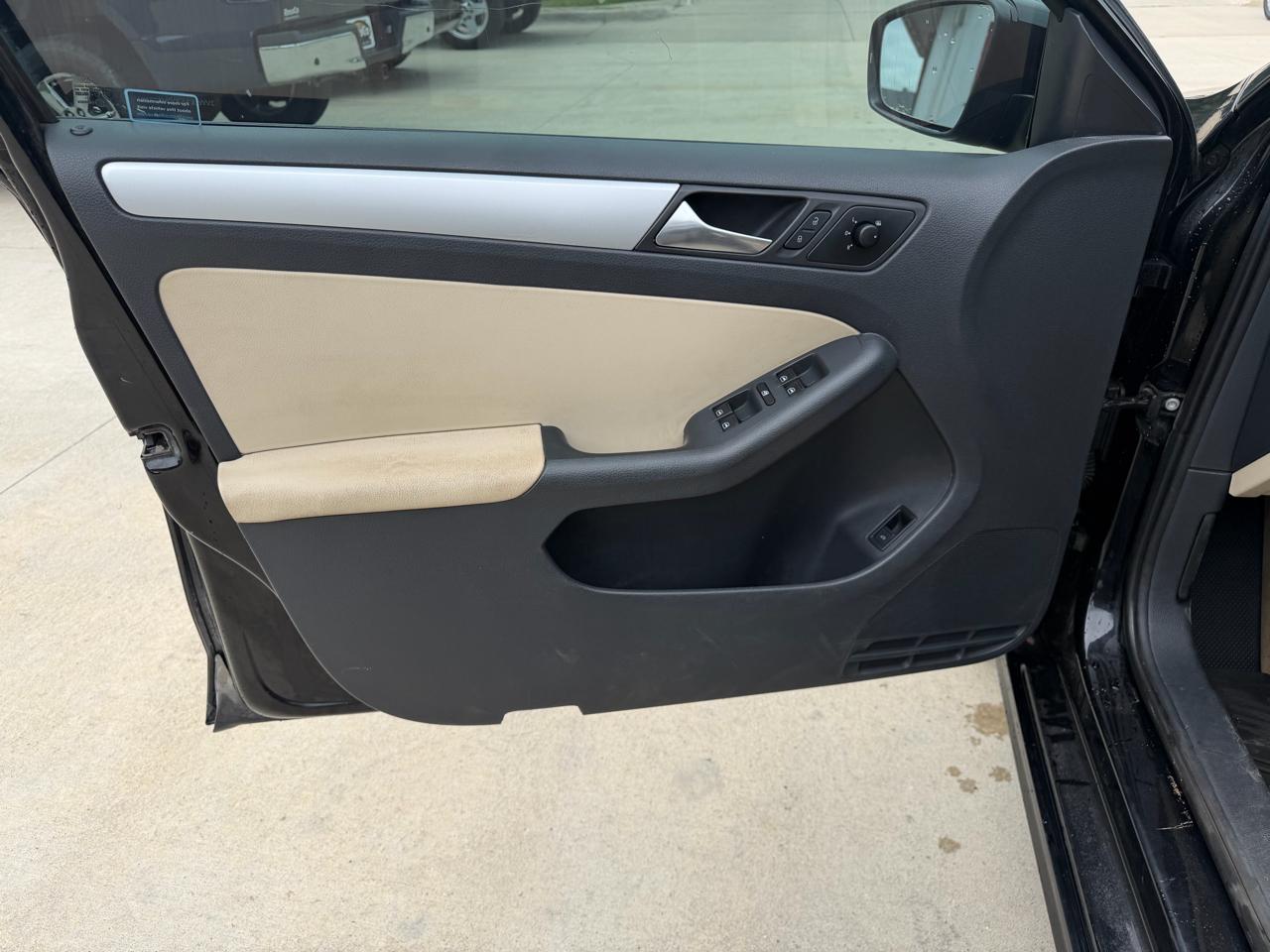 Volkswagen Jetta Sedan 4dr DSG TDI 2012