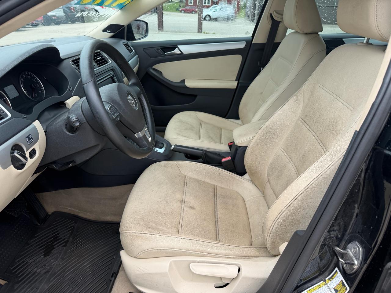 Volkswagen Jetta Sedan 4dr DSG TDI 2012
