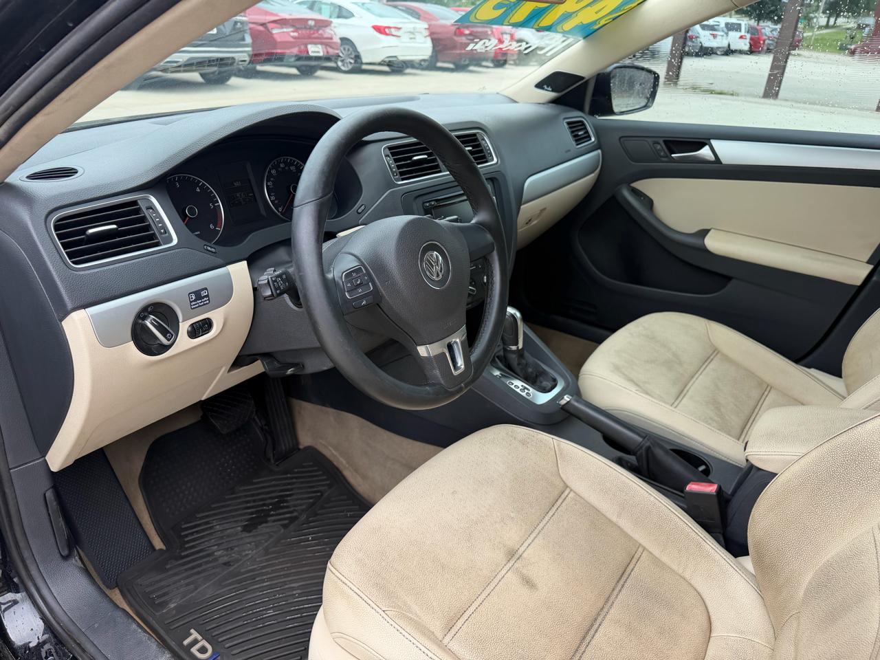 Volkswagen Jetta Sedan 4dr DSG TDI 2012