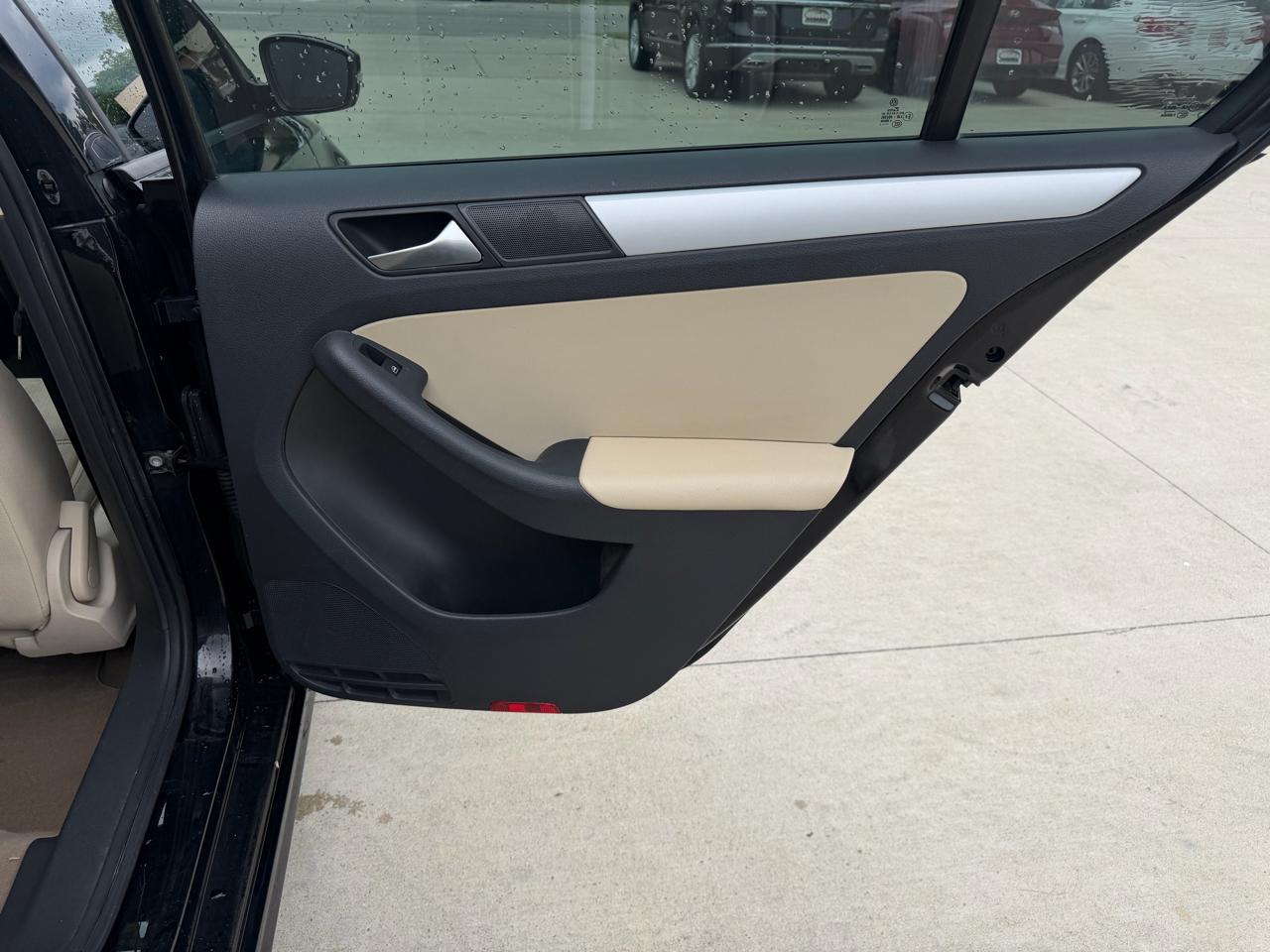 Volkswagen Jetta Sedan 4dr DSG TDI 2012
