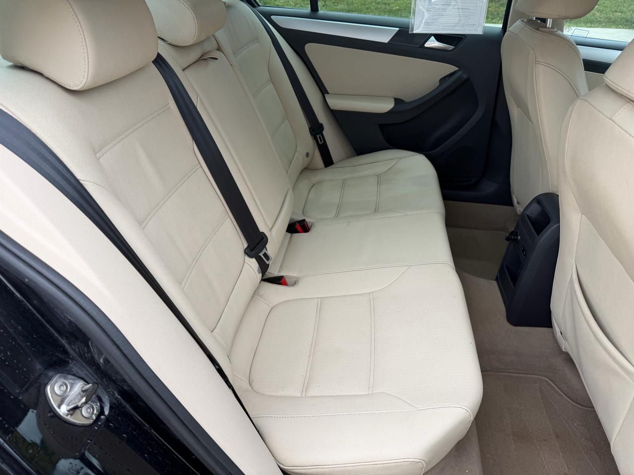 Volkswagen Jetta Sedan 4dr DSG TDI 2012