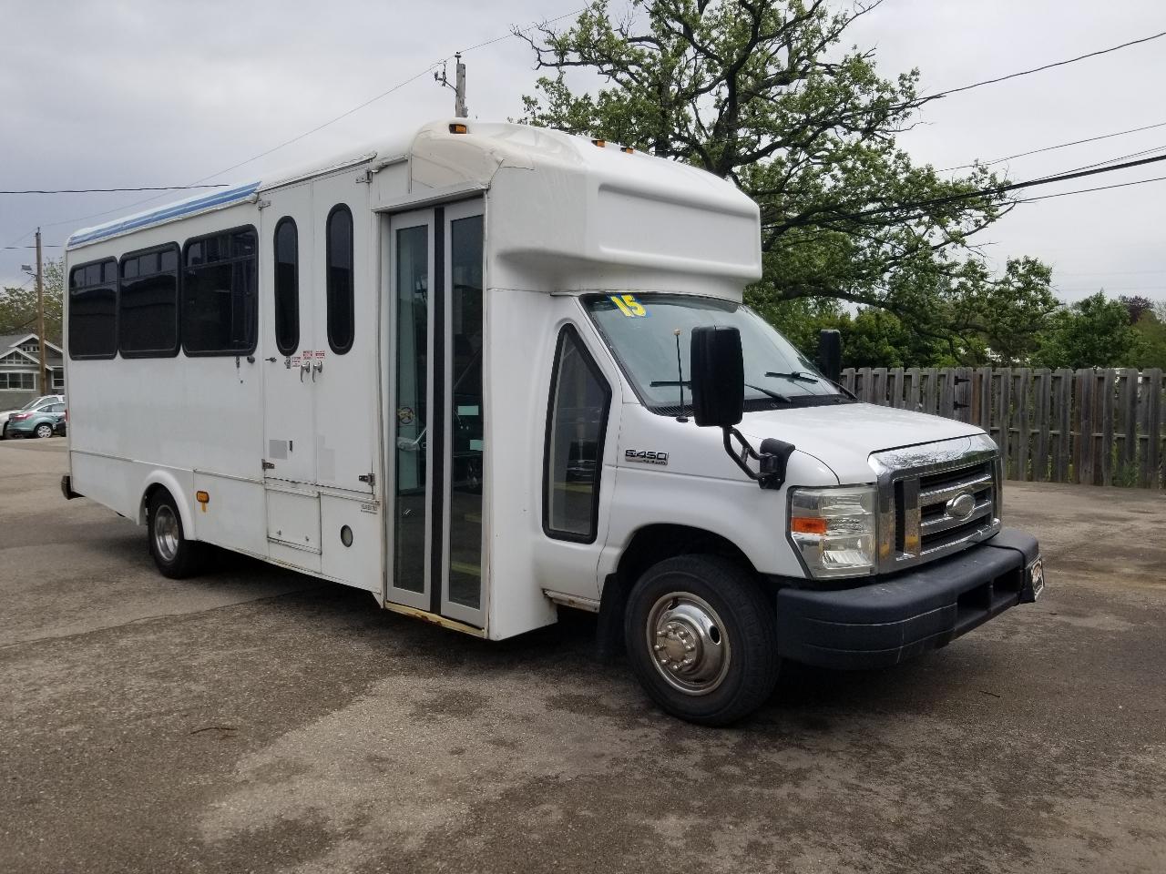 Ford Econoline Commercial Cutaway E-450 Super Duty 176" DRW 2015