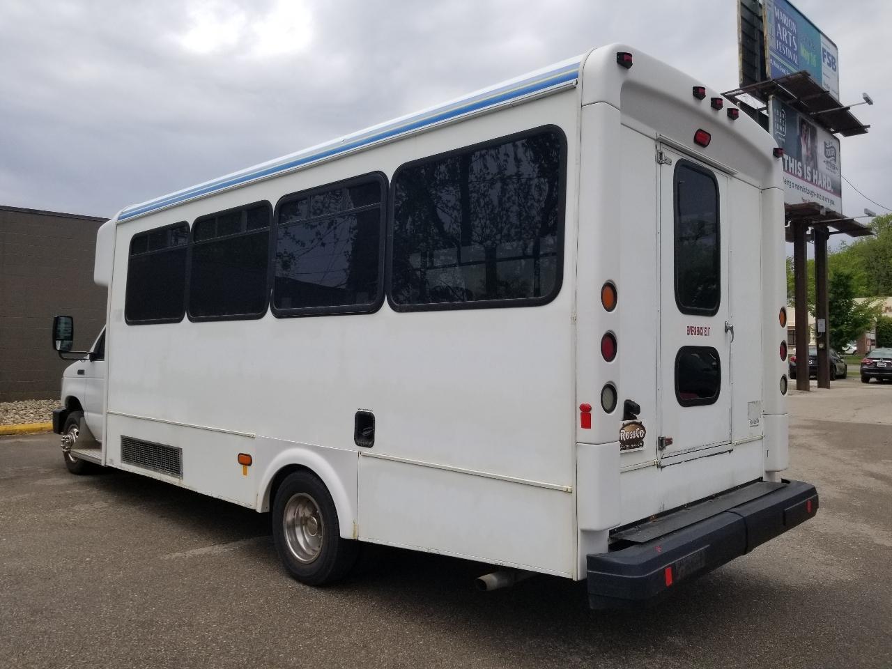 Ford Econoline Commercial Cutaway E-450 Super Duty 176" DRW 2015