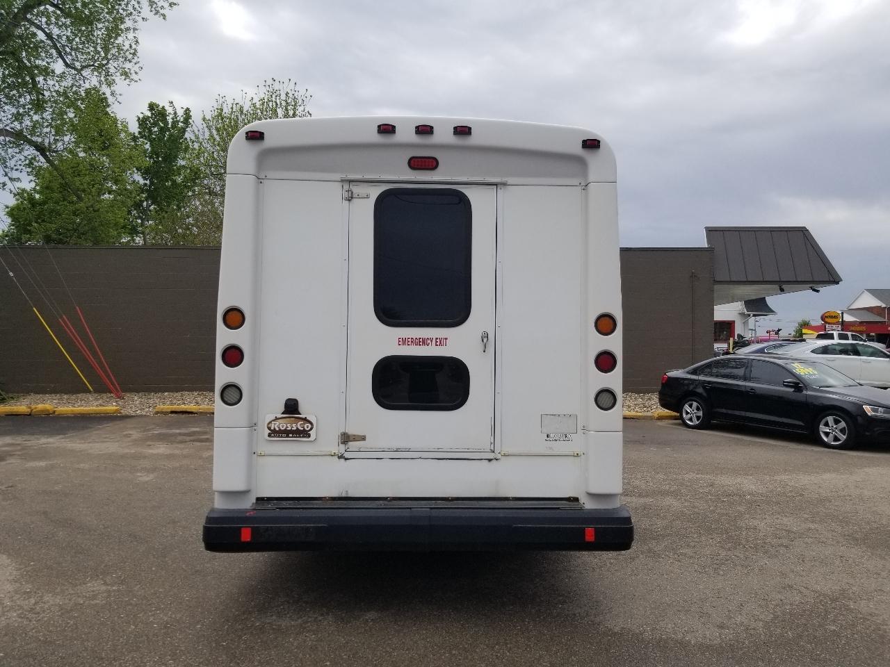 Ford Econoline Commercial Cutaway E-450 Super Duty 176" DRW 2015