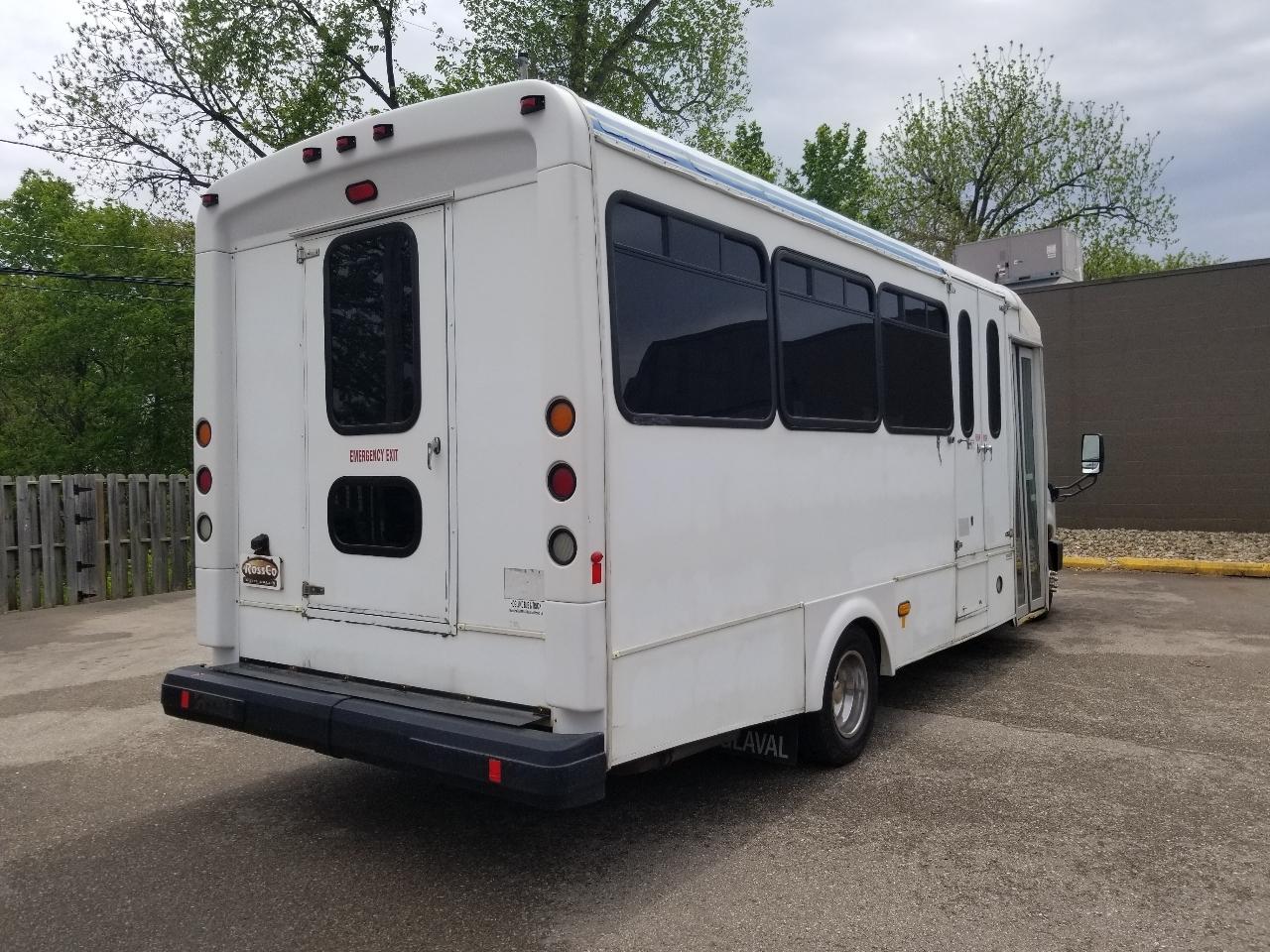 Ford Econoline Commercial Cutaway E-450 Super Duty 176" DRW 2015