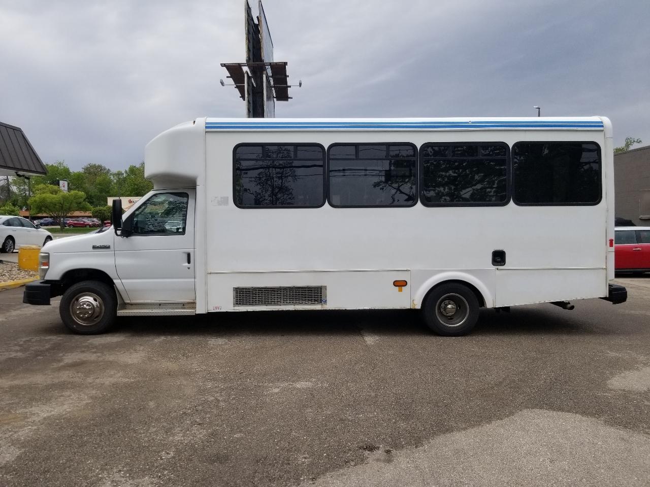 Ford Econoline Commercial Cutaway E-450 Super Duty 176" DRW 2015