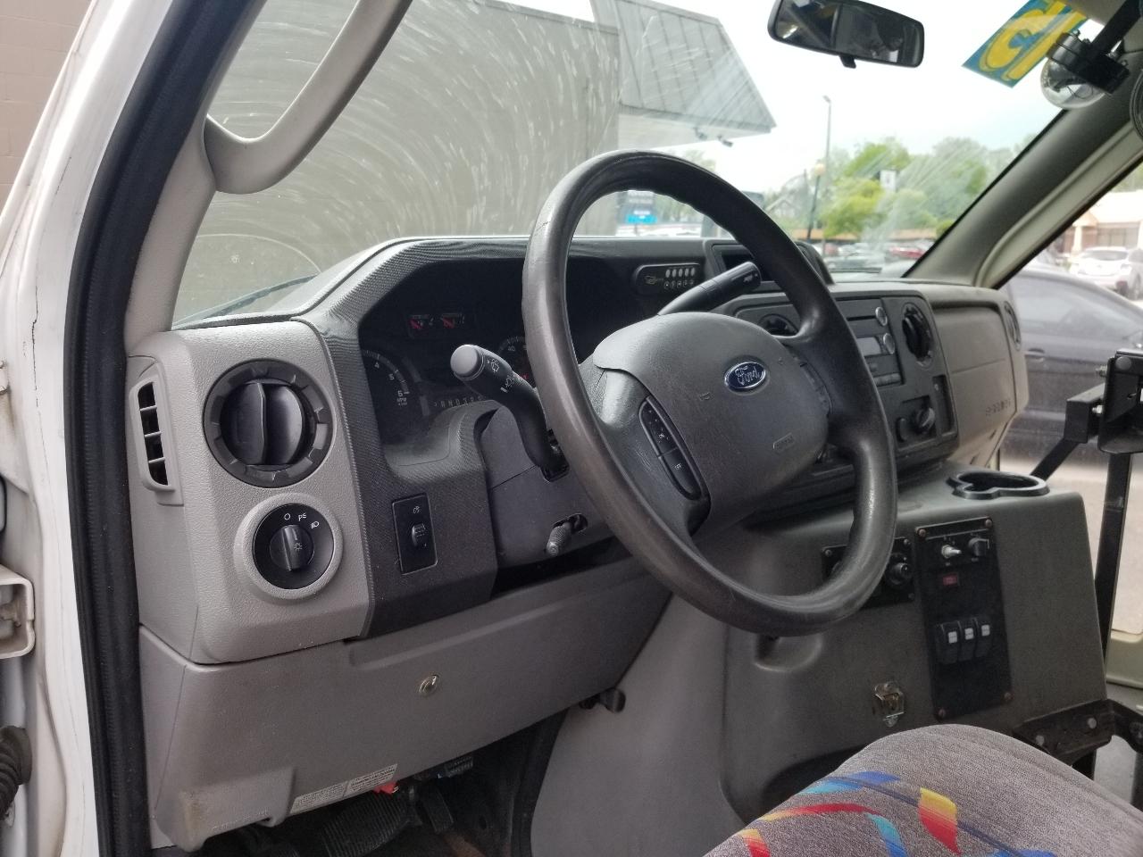 Ford Econoline Commercial Cutaway E-450 Super Duty 176" DRW 2015