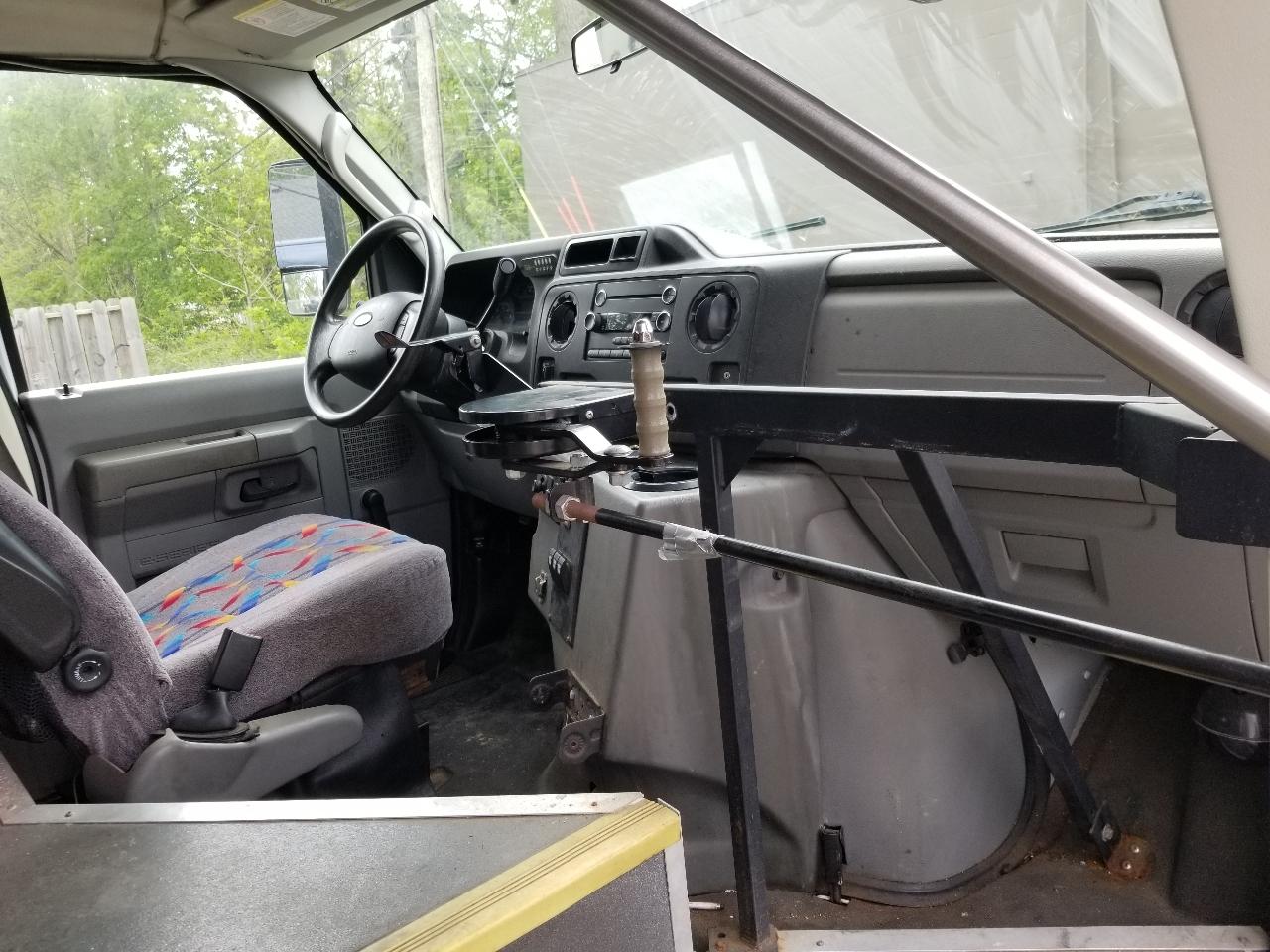 Ford Econoline Commercial Cutaway E-450 Super Duty 176" DRW 2015