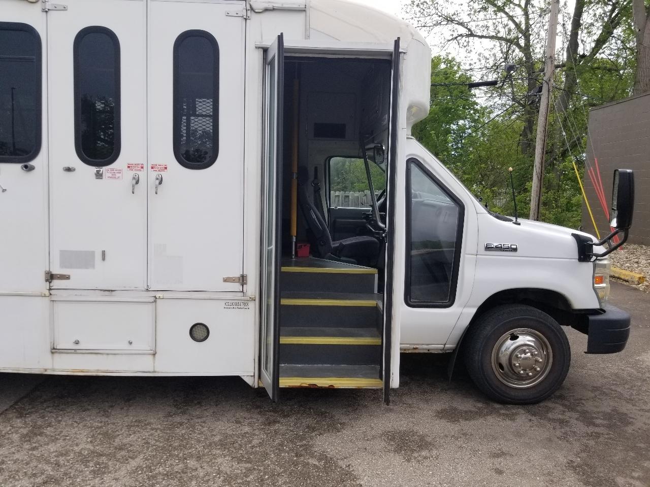 Ford Econoline Commercial Cutaway E-450 Super Duty 176" DRW 2015