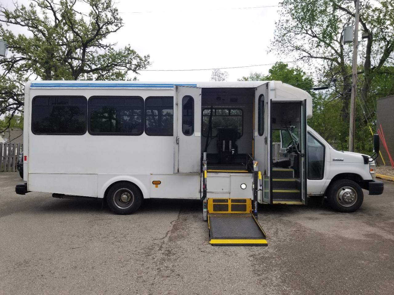 Ford Econoline Commercial Cutaway E-450 Super Duty 176" DRW 2015