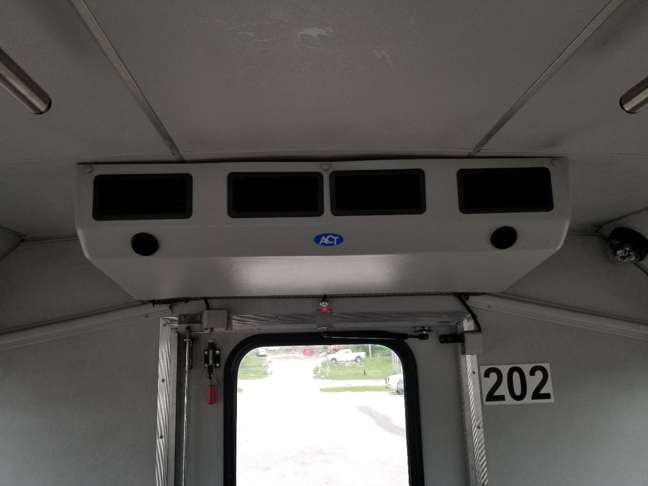 Ford Econoline Commercial Cutaway E-450 Super Duty 176" DRW 2015