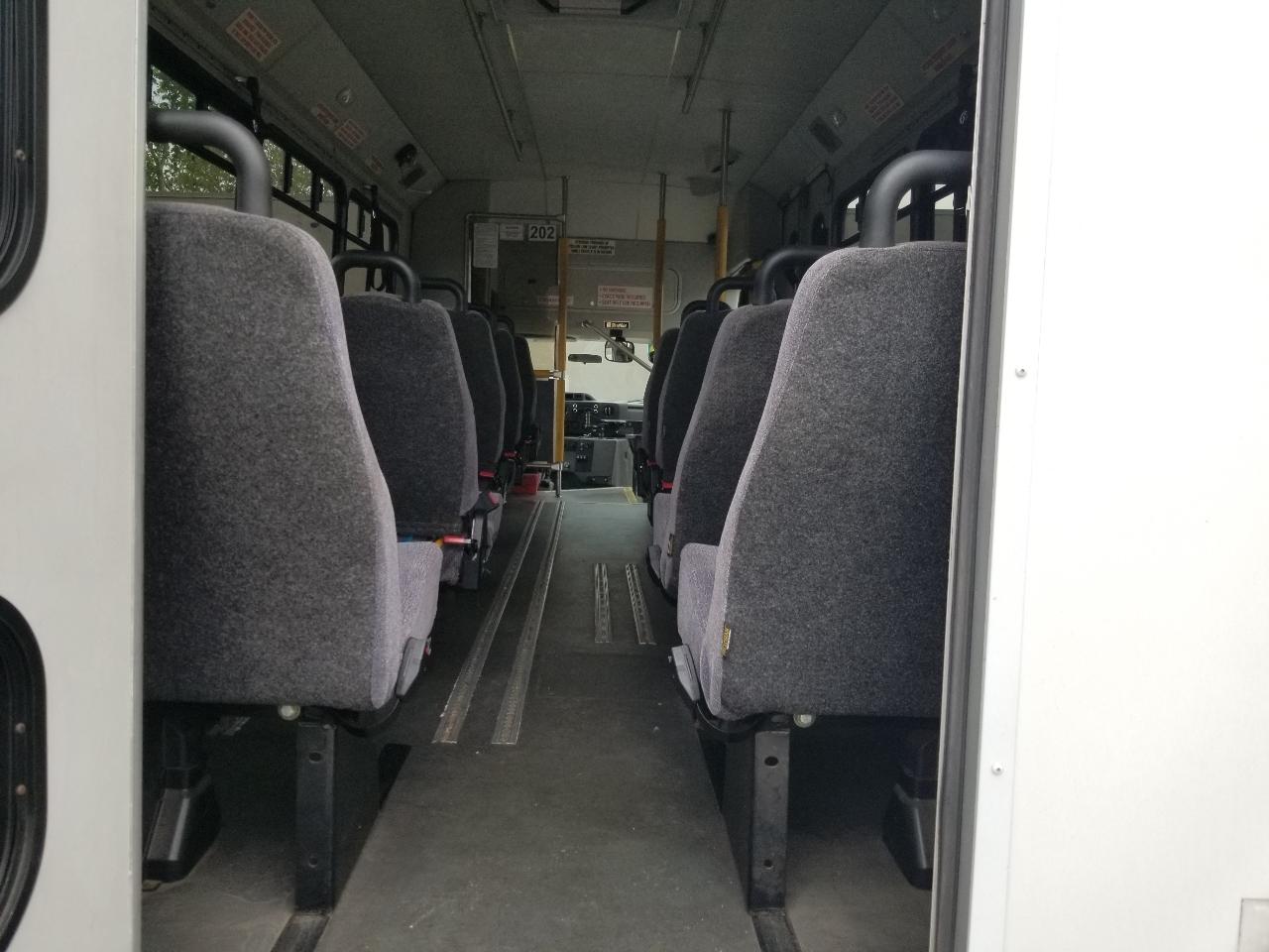 Ford Econoline Commercial Cutaway E-450 Super Duty 176" DRW 2015