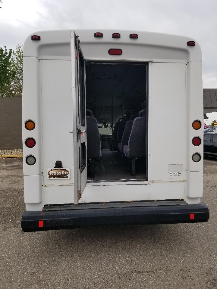 Ford Econoline Commercial Cutaway E-450 Super Duty 176" DRW 2015