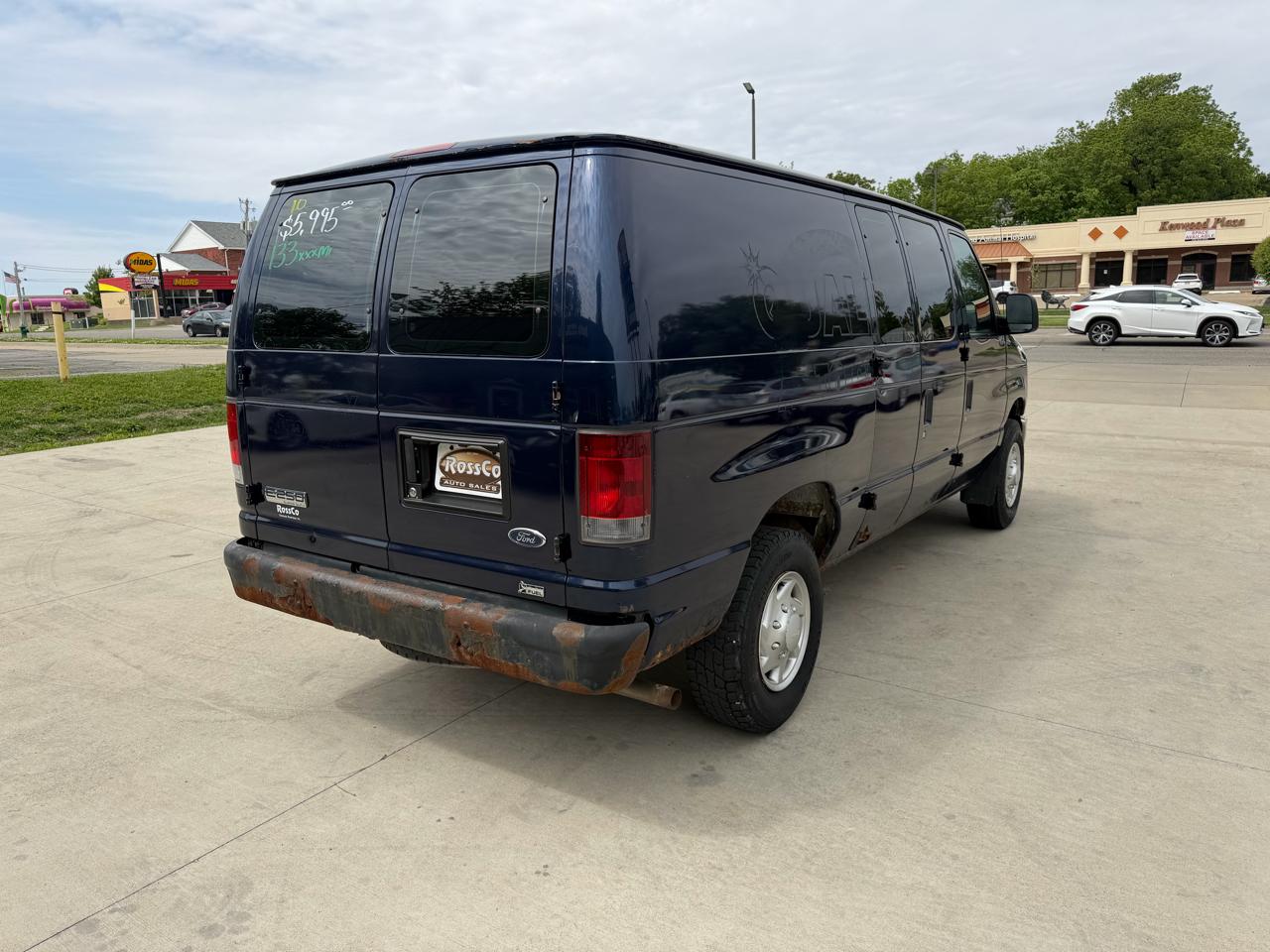 Ford Econoline Cargo Van E-250 2010