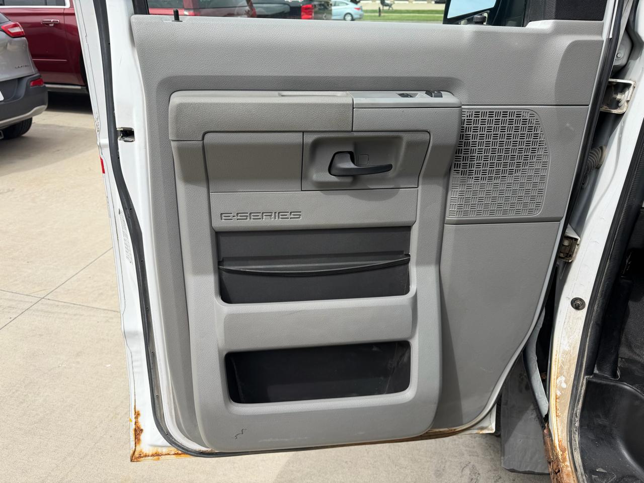 Ford Econoline Cargo Van E-250 2010